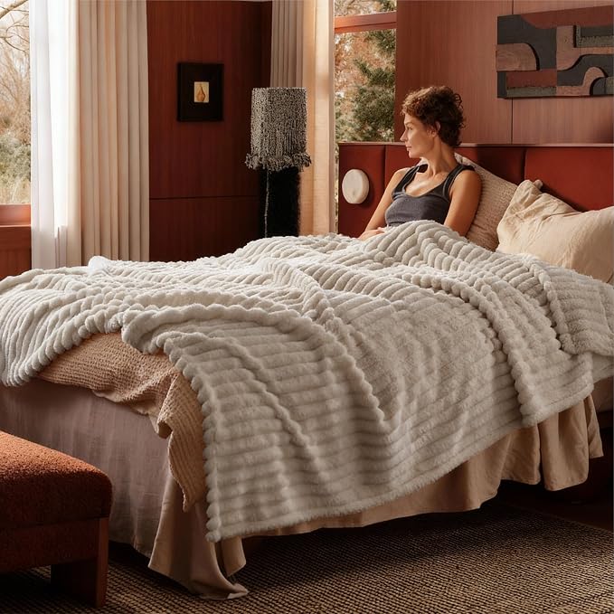 Bedsure Soft Full Size Fleece Blankets - Image 7