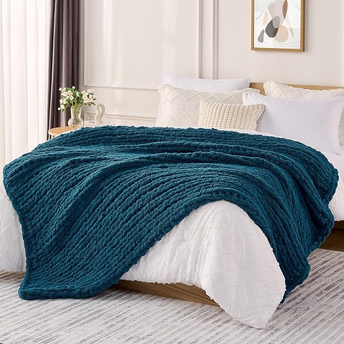 L'AGRATY Chunky Knit Throw Blanket by LAGRATY