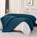 L'AGRATY Chunky Knit Throw Blanket by LAGRATY