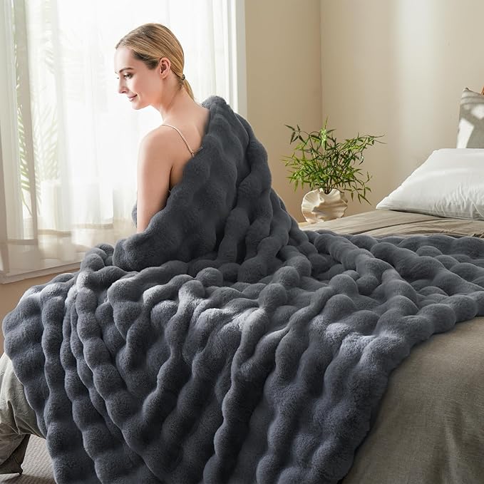 BENVWE Faux Fur Throw Blanket for Couch - Image 4