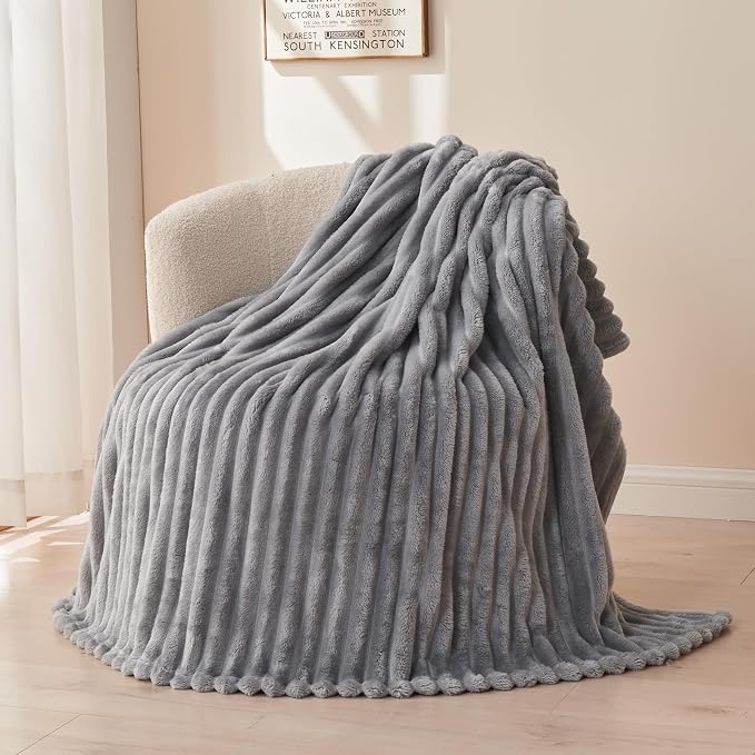 NEWCOSPLAY Fleece Ribbed Cozy King Blanket - Image 9