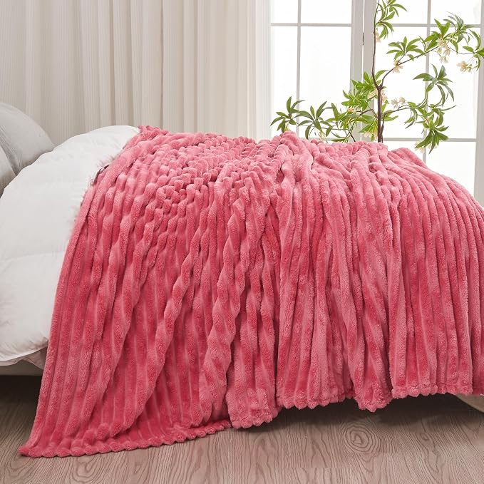 NEWCOSPLAY Fleece Ribbed Cozy Queen Blanket - Image 4