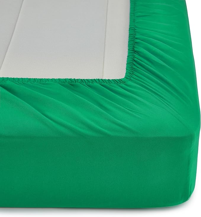 Amazon Basics 7 Piece Soft, All-Season Microfiber Kid's Bed-in-a-Bag Bedding Set, Full/Queen, Solid, Green