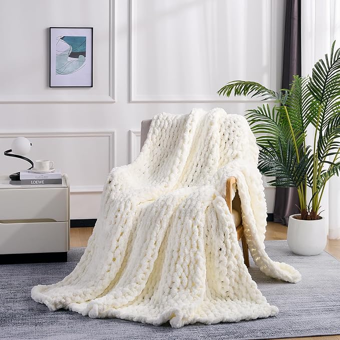 L'AGRATY Chunky Knit Throw Blanket by LAGRATY
