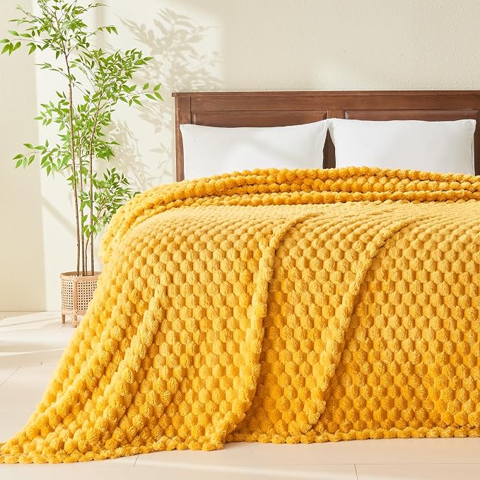 NEWCOSPLAY Fleece Clouds Cozy Queen Blanket - Image 2