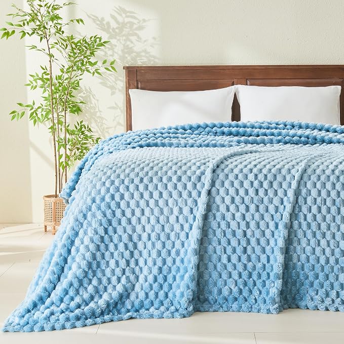 NEWCOSPLAY Fleece Clouds Cozy King Blanket - Image 2