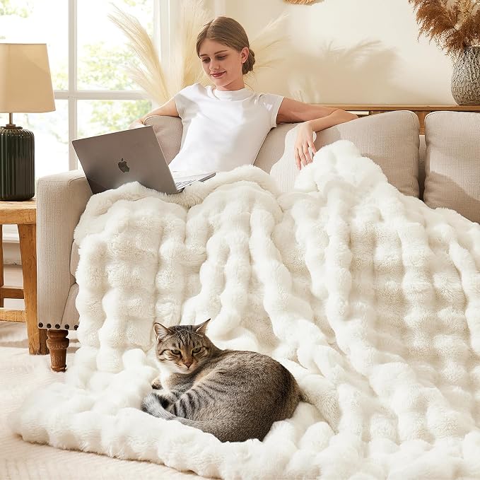 L'AGRATY Faux Rabbit Fur Throw Blanket - Image 5