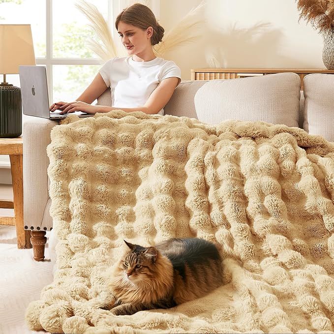L'AGRATY Faux Rabbit Fur Throw Blanket - Image 5