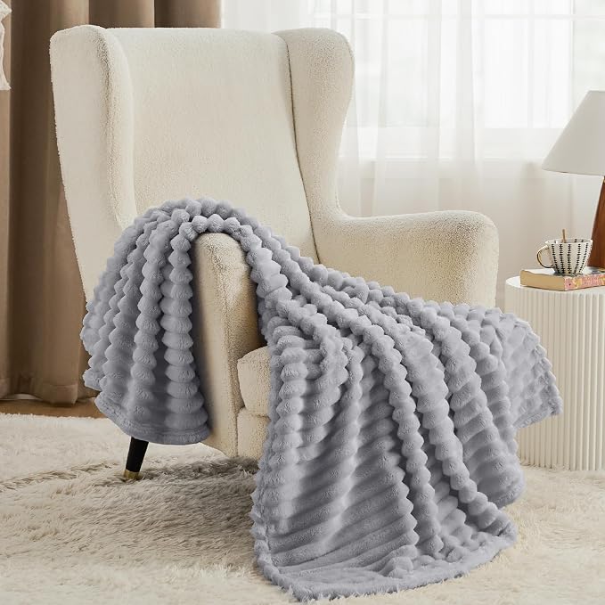 Bedsure Soft Light Grey Throw Blanket - Image 4