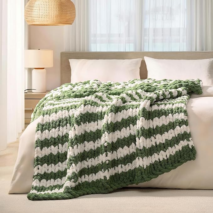 L'AGRATY Chunky Knit Throw Blanket by LAGRATY
