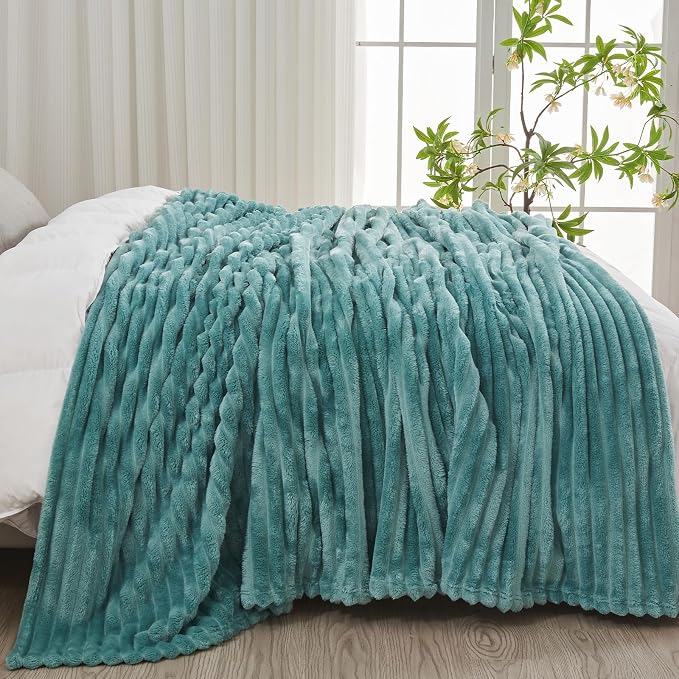 NEWCOSPLAY Fleece Ribbed Cozy King Blanket - Image 4