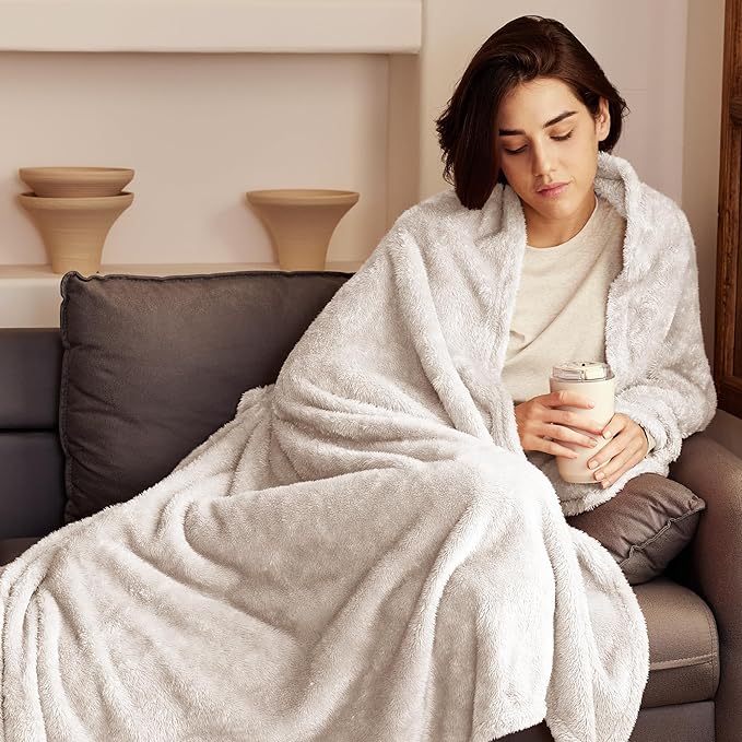 Exclusivo Mezcla Plush Fuzzy Fleece Throw Blanket Extra Large, Super Soft, Fluffy and Warm Blankets for Couch, Bed, Suitable for All Seasons (50x70 Inches, Beige)