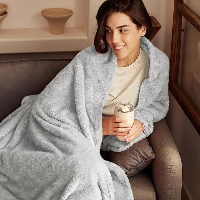 Exclusivo Mezcla Plush Fuzzy Fleece Bed Blanket Queen Size, Super Soft, Fluffy and Warm Blankets，Suitable for All Seasons (Light Grey, 90x90 Inches)