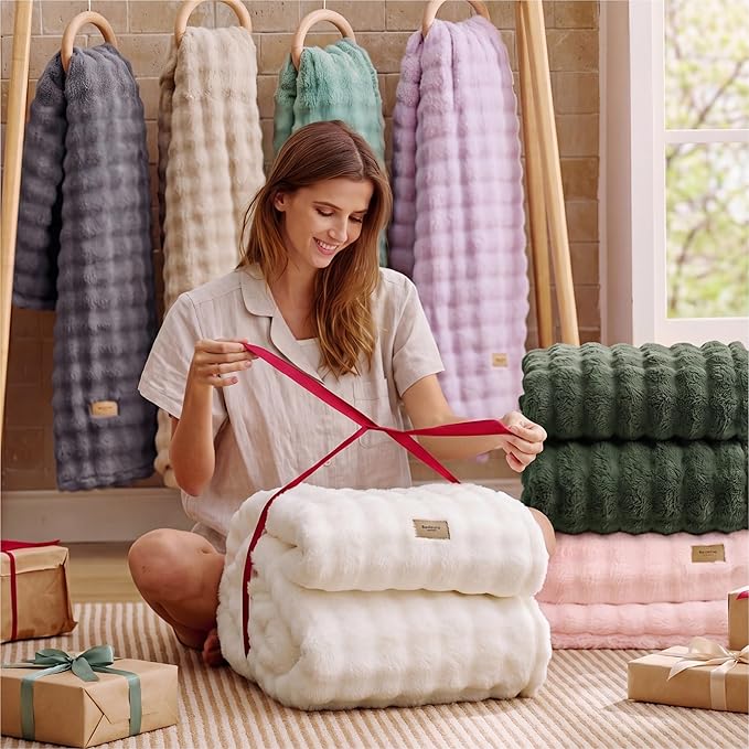 Bedsure 3D Fleece Bubble Blanket - Image 6