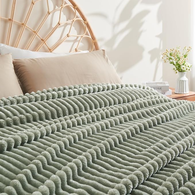 NEWCOSPLAY Fleece Ribbed Cozy Throw Blanket - Image 9