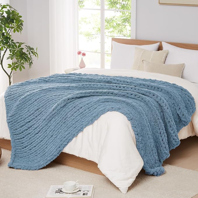 L'AGRATY Chunky Knit Throw Blanket by LAGRATY