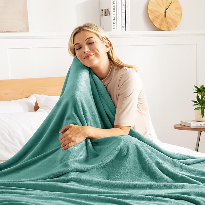 Exclusivo Mezcla Fleece Blanket Twin Size for Bed, Super Soft and Warm, All Season Use, Cozy, Plush, Lightweight, 60x80 Inches Celadon