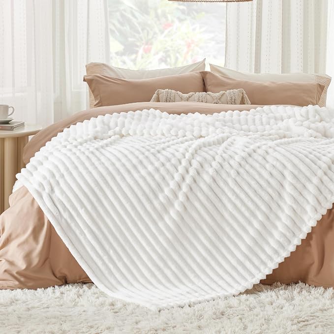 Bedsure Soft Cozy Full Size Fleece Blankets - Image 6