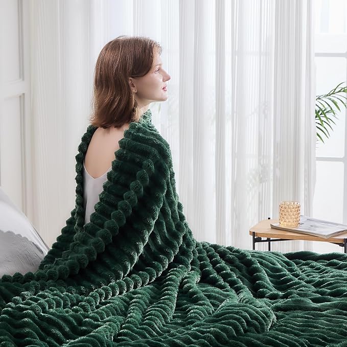 NEWCOSPLAY Fleece Ribbed Cozy King Blanket - Image 3