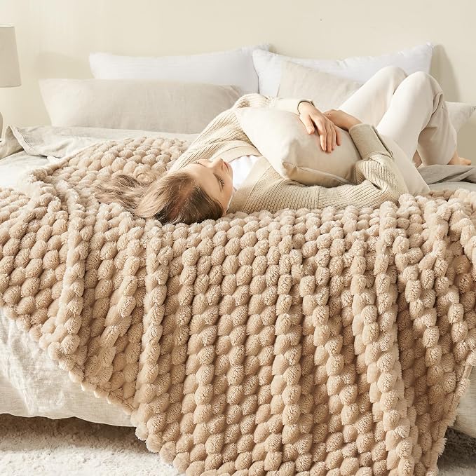 NEWCOSPLAY Fleece Clouds Cozy Queen Blanket - Image 3