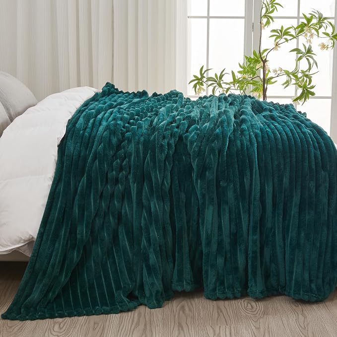 NEWCOSPLAY Fleece Ribbed Cozy King Blanket - Image 4