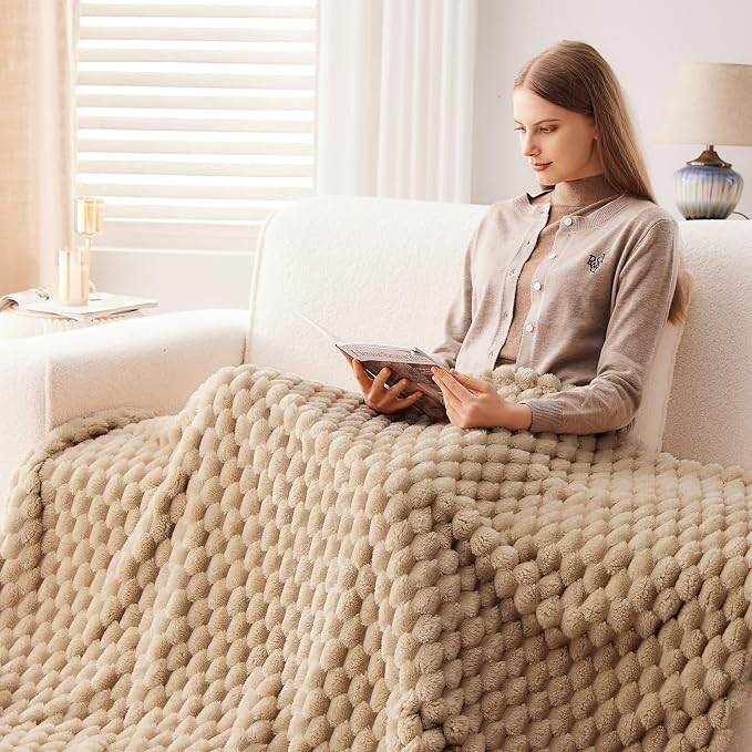 NEWCOSPLAY Fleece Clouds Cozy Queen Blanket - Image 4