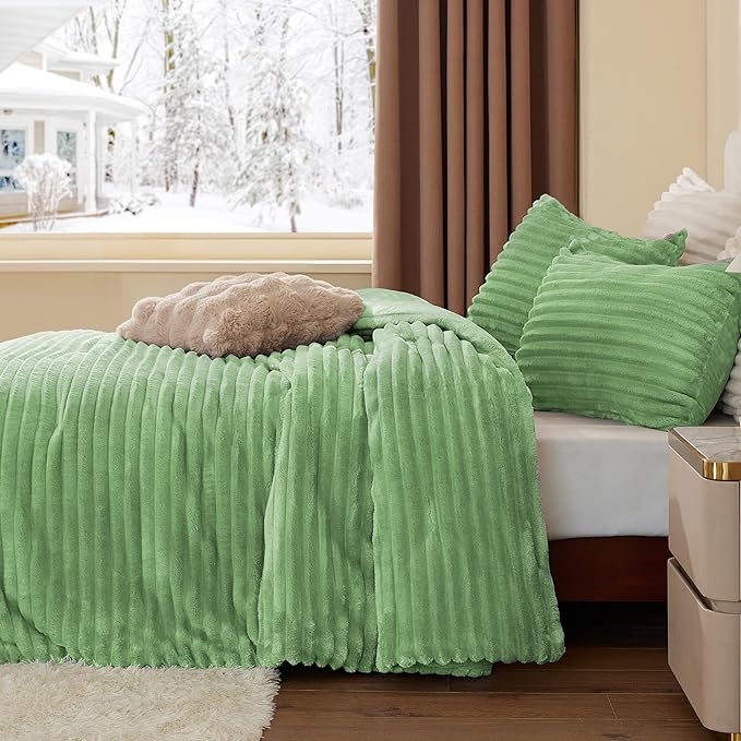 BEDELITE Fleece California King Comforter Set -Super Soft & Warm Fluffy Green Bedding, Luxury Fuzzy Heavy Bed Set for Winter with 2 Pillow Cases