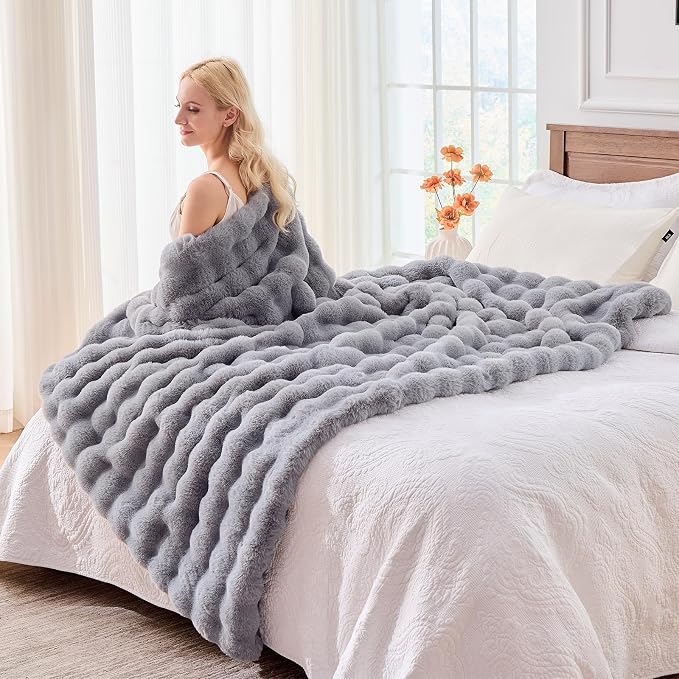 BENVWE Fluffy Faux Fur Throw Blanket - Image 7