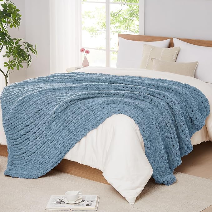 L'AGRATY Chunky Knit Throw Blanket by LAGRATY
