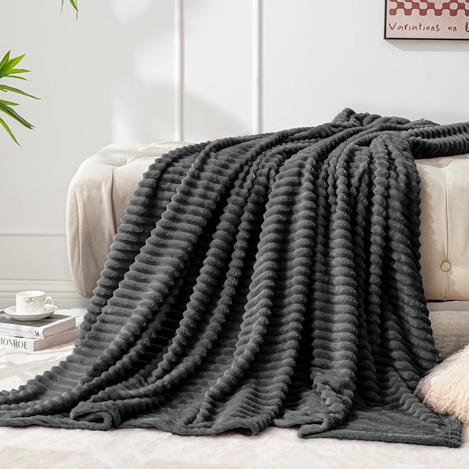 BEDELITE 3D Ribbed Charcoal Grey Fleece Twin Blanket - Image 2
