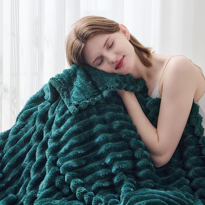NEWCOSPLAY Fleece Ribbed Cozy Throw Blanket - Image 4