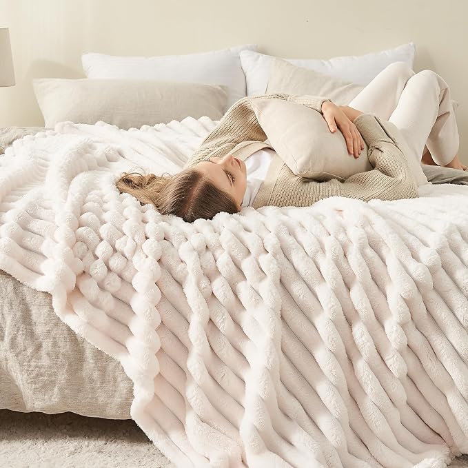 NEWCOSPLAY Fleece Ribbed Cozy Throw Blanket - Image 5