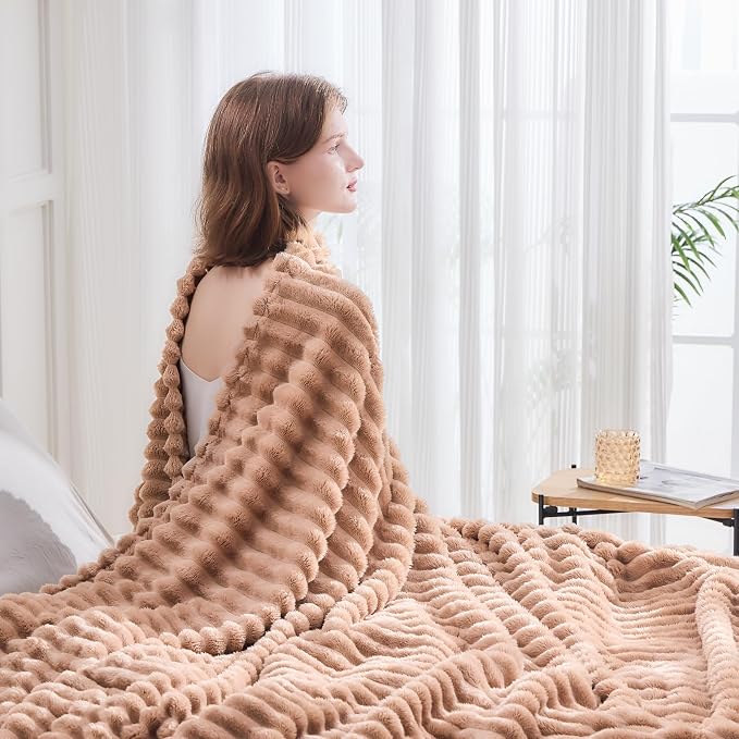 NEWCOSPLAY Fleece Ribbed Cozy Queen Blanket - Image 3