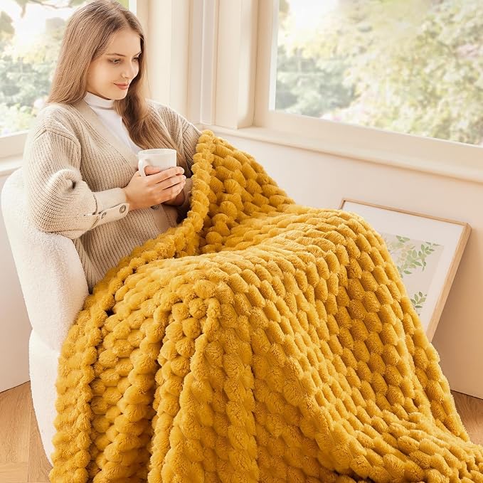 NEWCOSPLAY Fleece Clouds Cozy King Blanket - Image 8