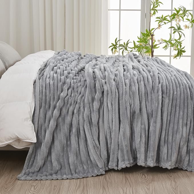 NEWCOSPLAY Fleece Ribbed Cozy King Blanket - Image 4
