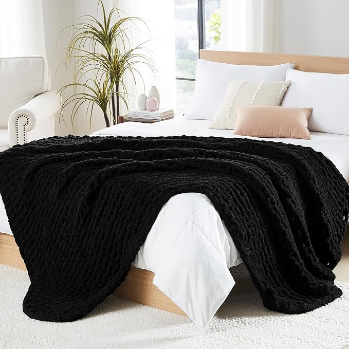 L'AGRATY Chunky Knit Throw Blanket by LAGRATY