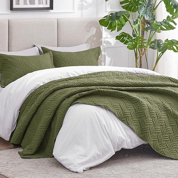 Love's cabin Quilts for Queen Bed Olive Green Bedspreads Bedding Set - Summer Lightweight Bedspread Comforter - Wave Pattern Bedding Coverlet for All Season - 3 Pieces (1 Quilt, 2 Pillow Shams)