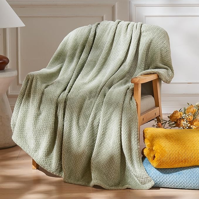 NEWCOSPLAY Super Soft King Blanket Sage Green Premium Silky Flannel Fleece Leaves Pattern Lightweight Bed Blanket All Season Use (Sage Green, King(90"x110"))