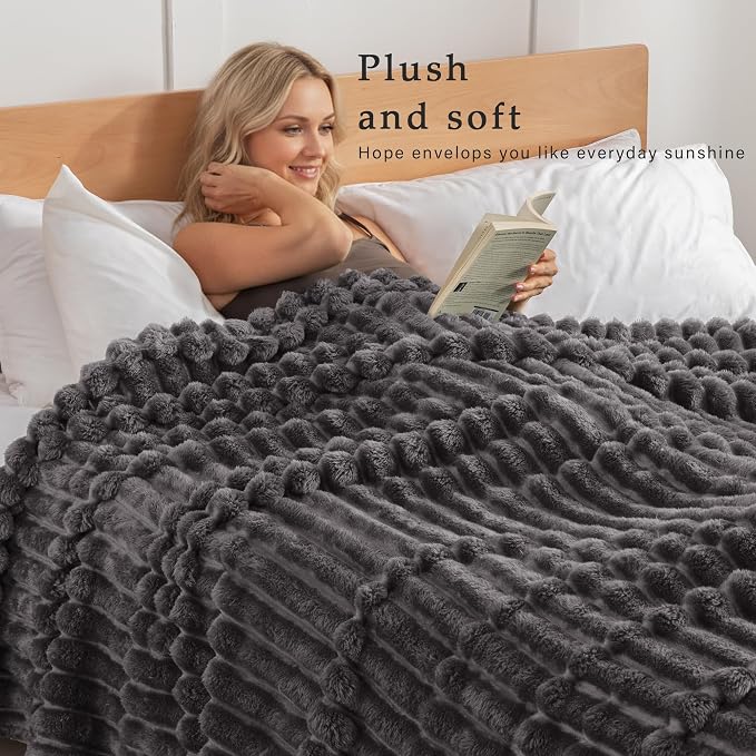 Exclusivo Mezcla Striped California King Size Fleece Blanket - Image 2