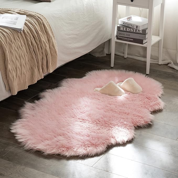 MIULEE Fluffy Area Rug 3x5 ft Faux Fur Sheepskin Rug by MIULEE