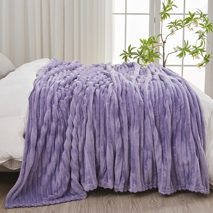 NEWCOSPLAY Fleece Ribbed Cozy King Blanket - Image 4
