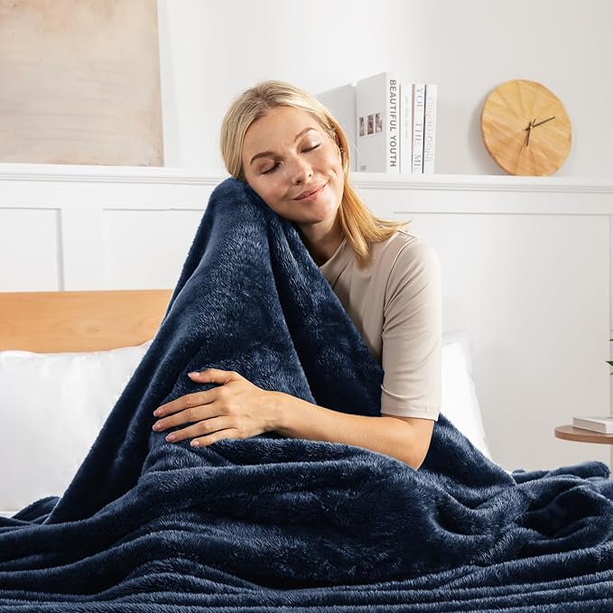 Exclusivo Mezcla Plush Fuzzy Fleece Throw Blanket Extra Large, Super Soft, Fluffy and Warm Blankets for Couch, Bed, Suitable for All Seasons (50x70 Inches, Navy Blue)