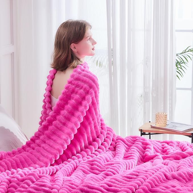 NEWCOSPLAY Fleece Ribbed Cozy Queen Blanket - Image 3