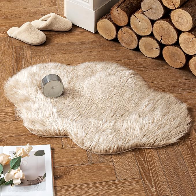 MIULEE Fluffy Area Rug 2'x3' Cloud Faux Fur Sheepskin Rug by MIULEE