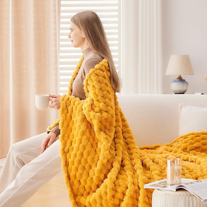 NEWCOSPLAY Fleece Clouds Cozy King Blanket - Image 6