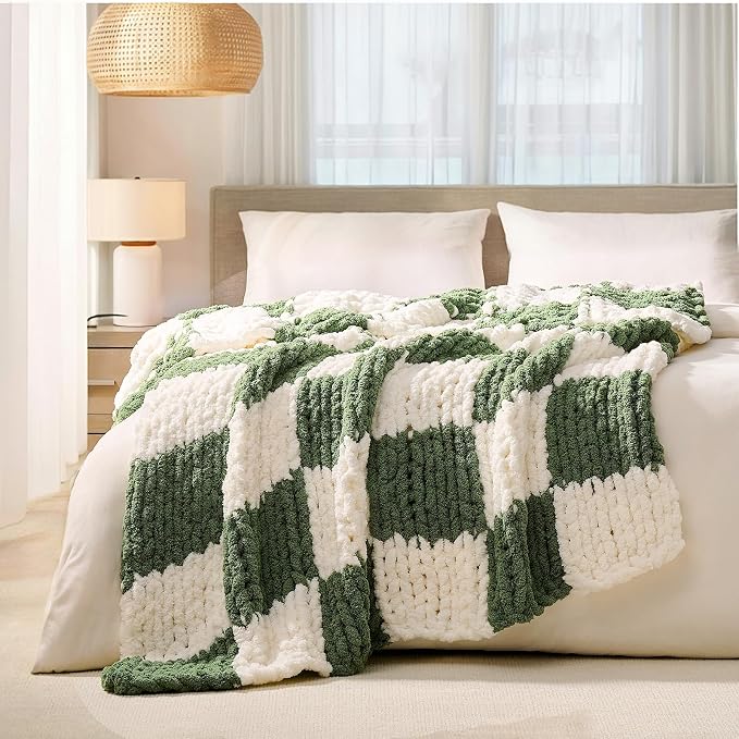 L'AGRATY Chunky Knit Throw Blanket by LAGRATY