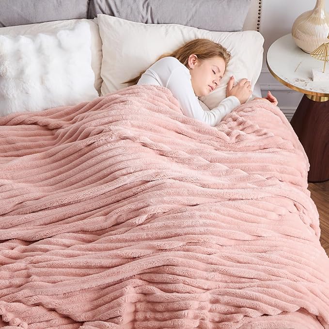 NEWCOSPLAY Fleece Ribbed Cozy King Blanket - Image 4