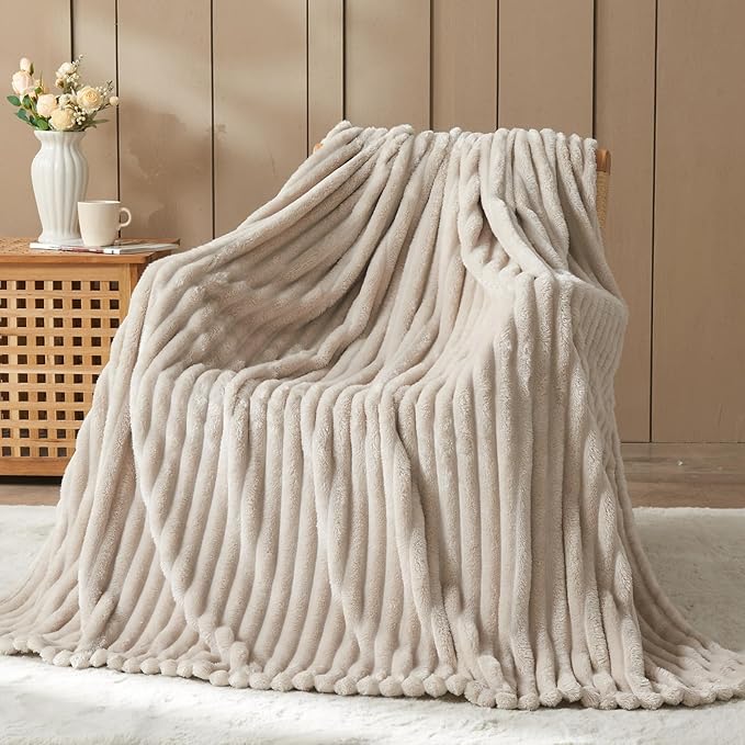 NEWCOSPLAY Fleece Ribbed Cozy King Blanket - Image 7