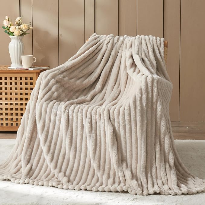 NEWCOSPLAY Fleece Ribbed Cozy Queen Blanket - Image 7