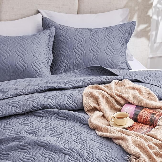 Love's cabin Twin Quilt Bedding Set Bluish Grey Bedspreads - Soft Bed Summer Lightweight Bedspread Comforter - Wave Pattern Bedding Coverlet for All Season - 2 Pieces (1 Quilt, 1 Pillow Sham)